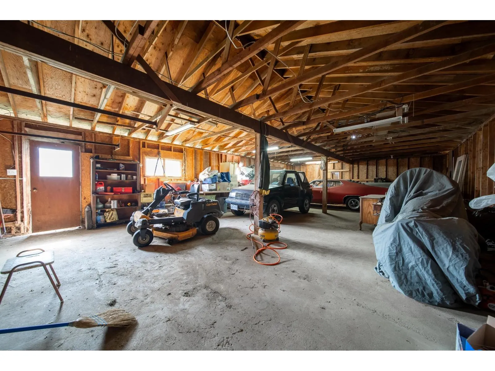 1093 MCKENZIE ROAD