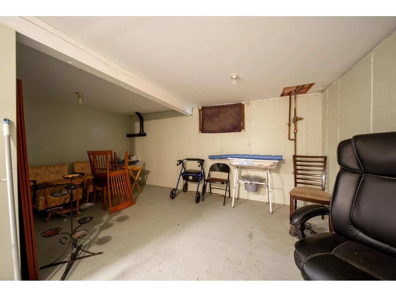 1093 MCKENZIE ROAD