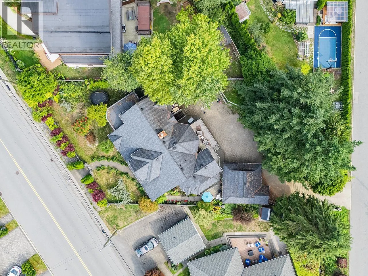 3582 EDGEMONT BOULEVARD