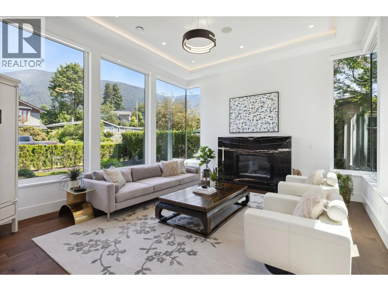 983 TUDOR AVENUE