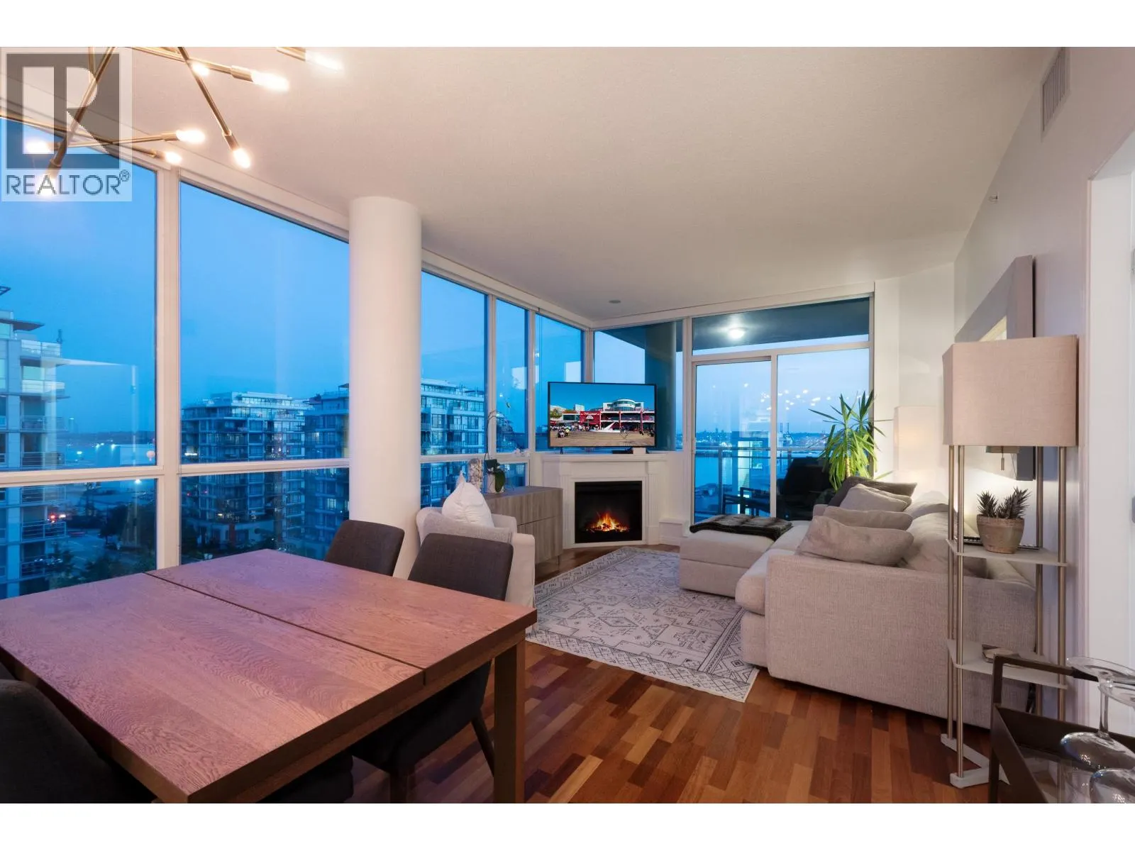 902 138 E ESPLANADE