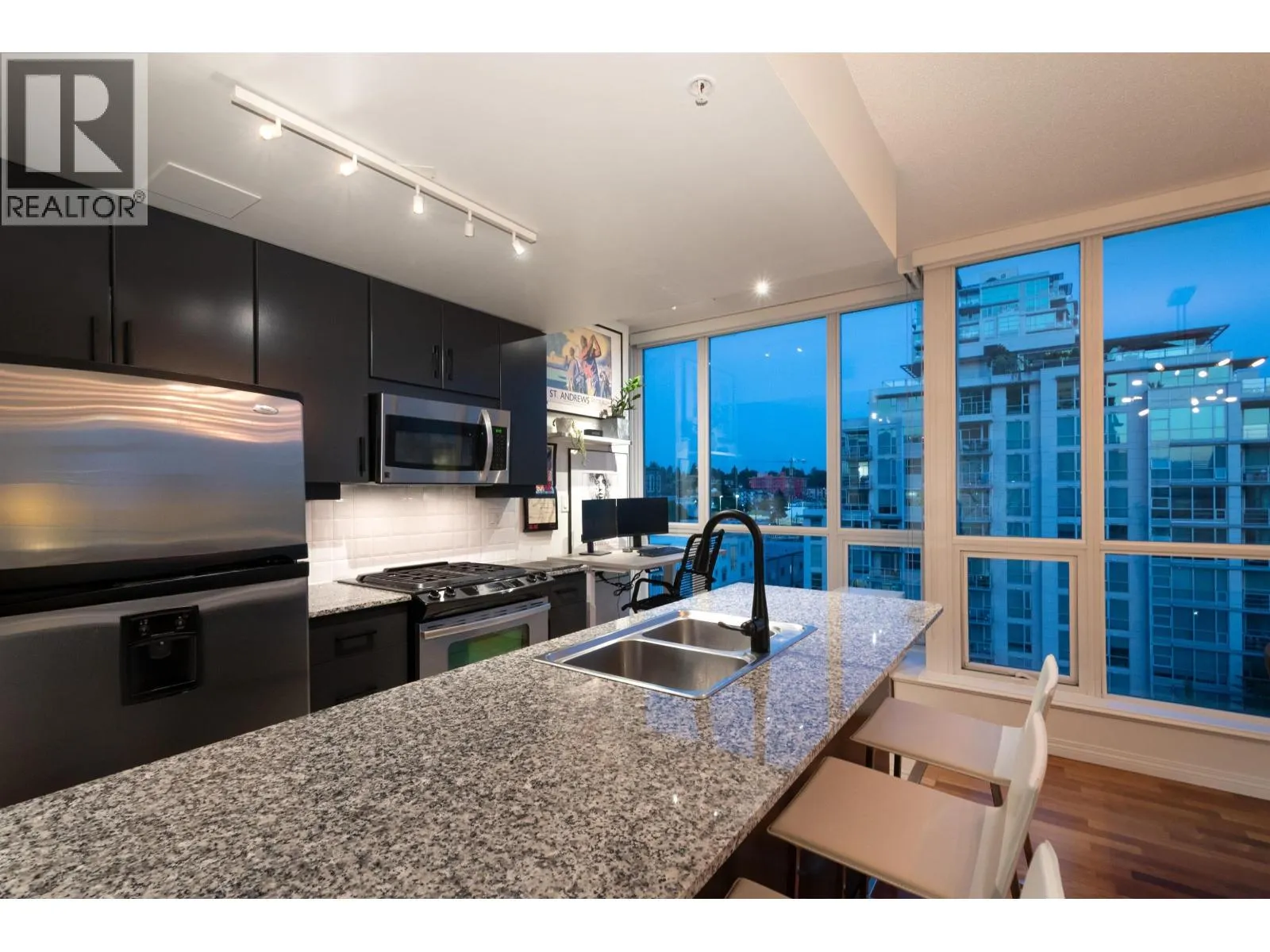 902 138 E ESPLANADE