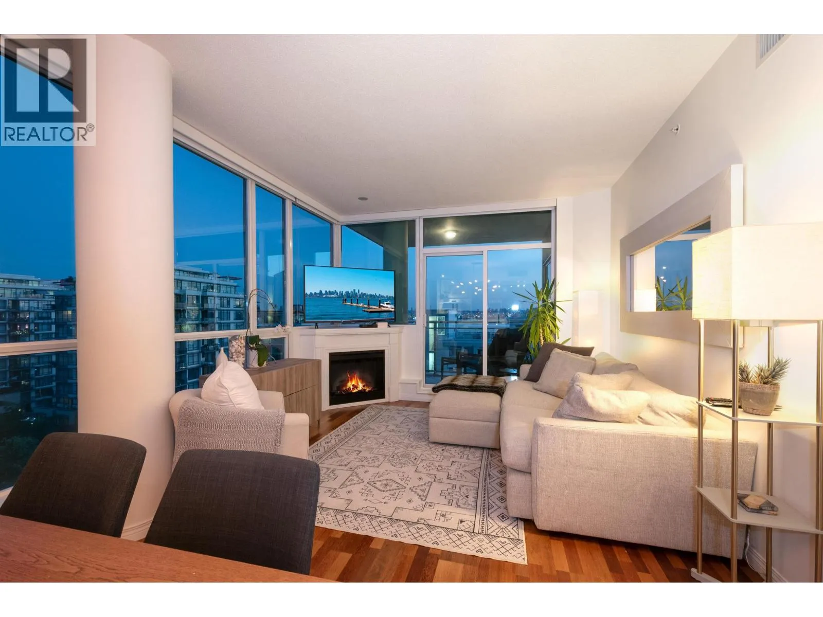 902 138 E ESPLANADE