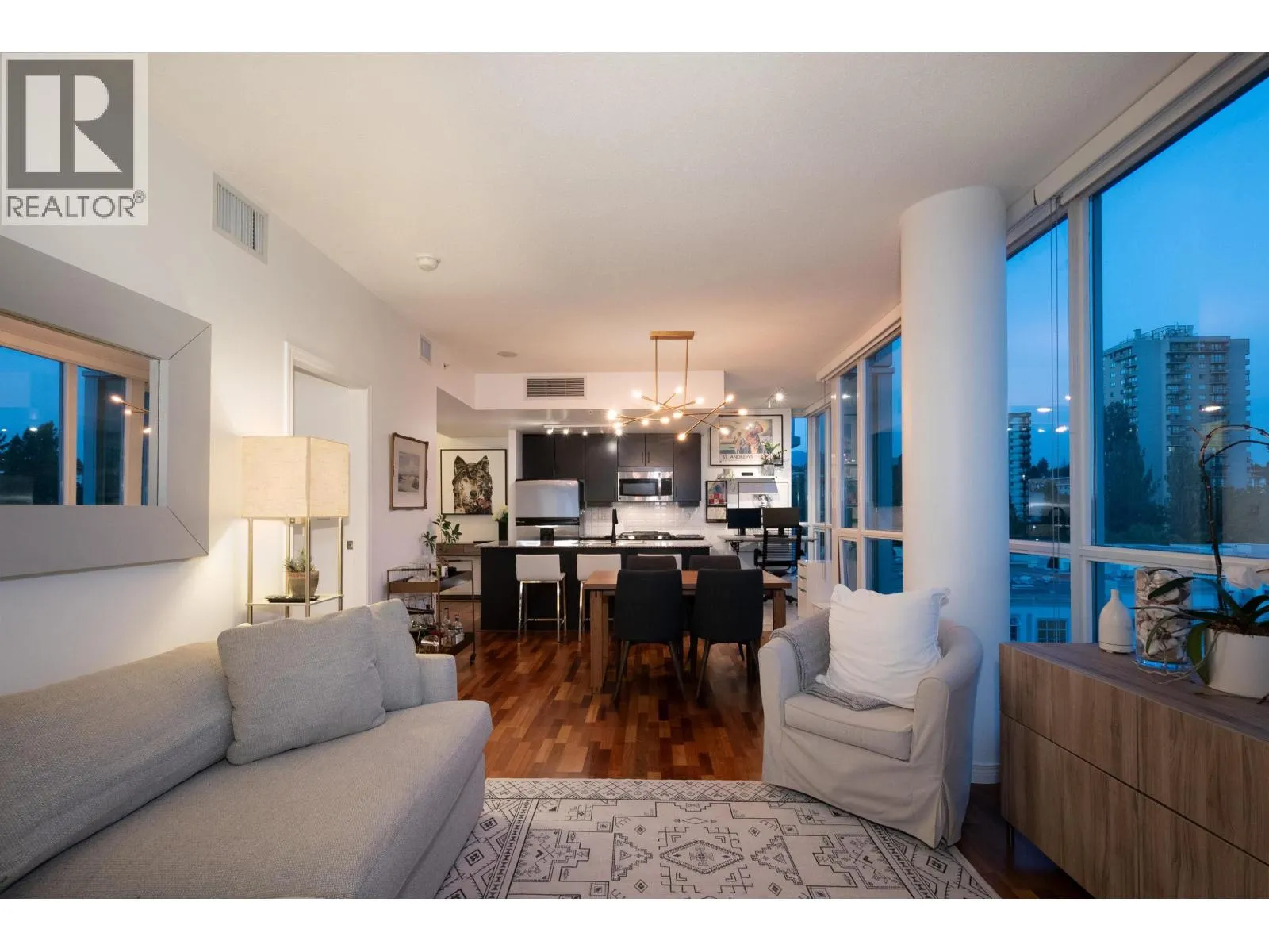 902 138 E ESPLANADE
