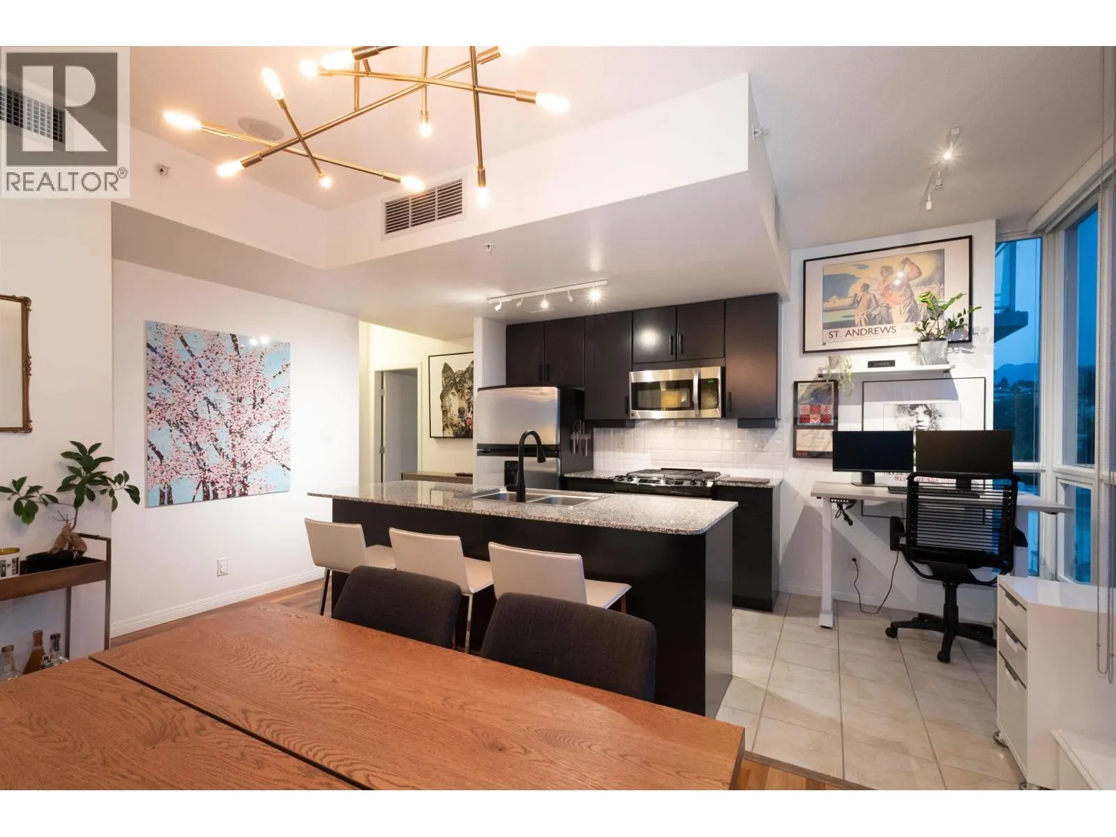 902 138 E ESPLANADE