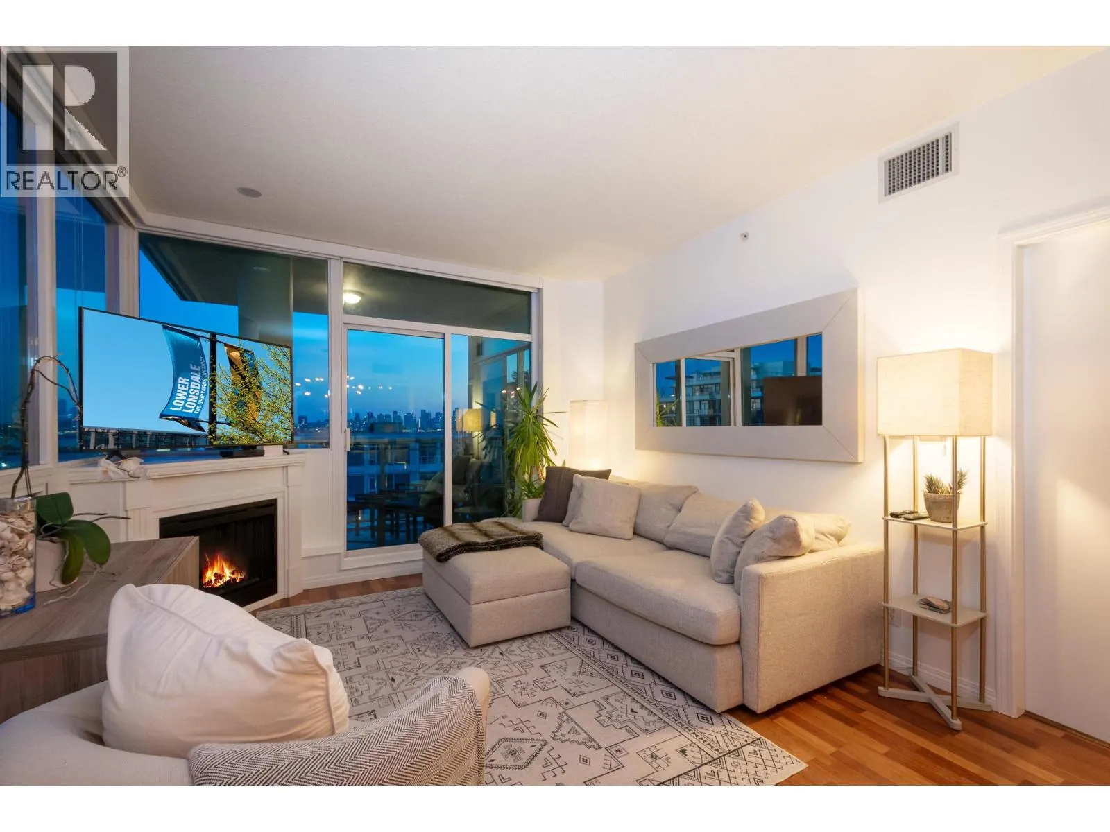 902 138 E ESPLANADE