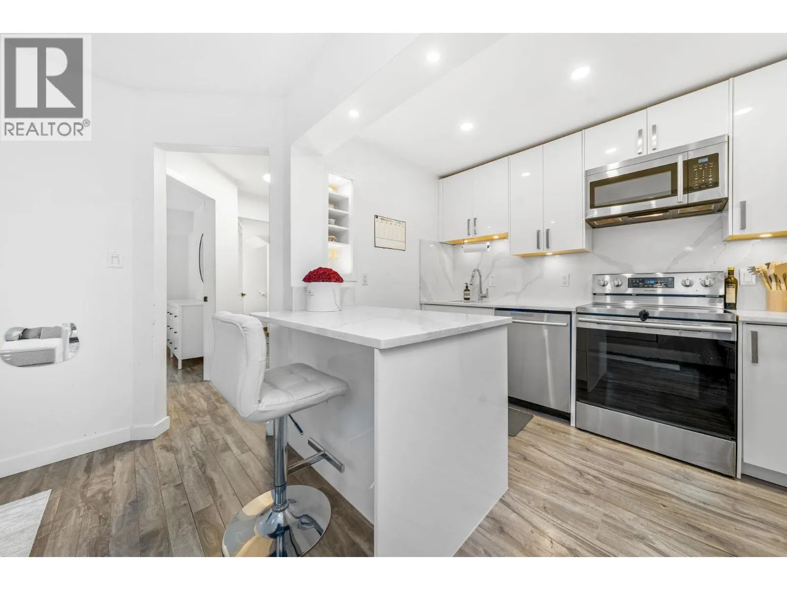 4869 CAPILANO ROAD