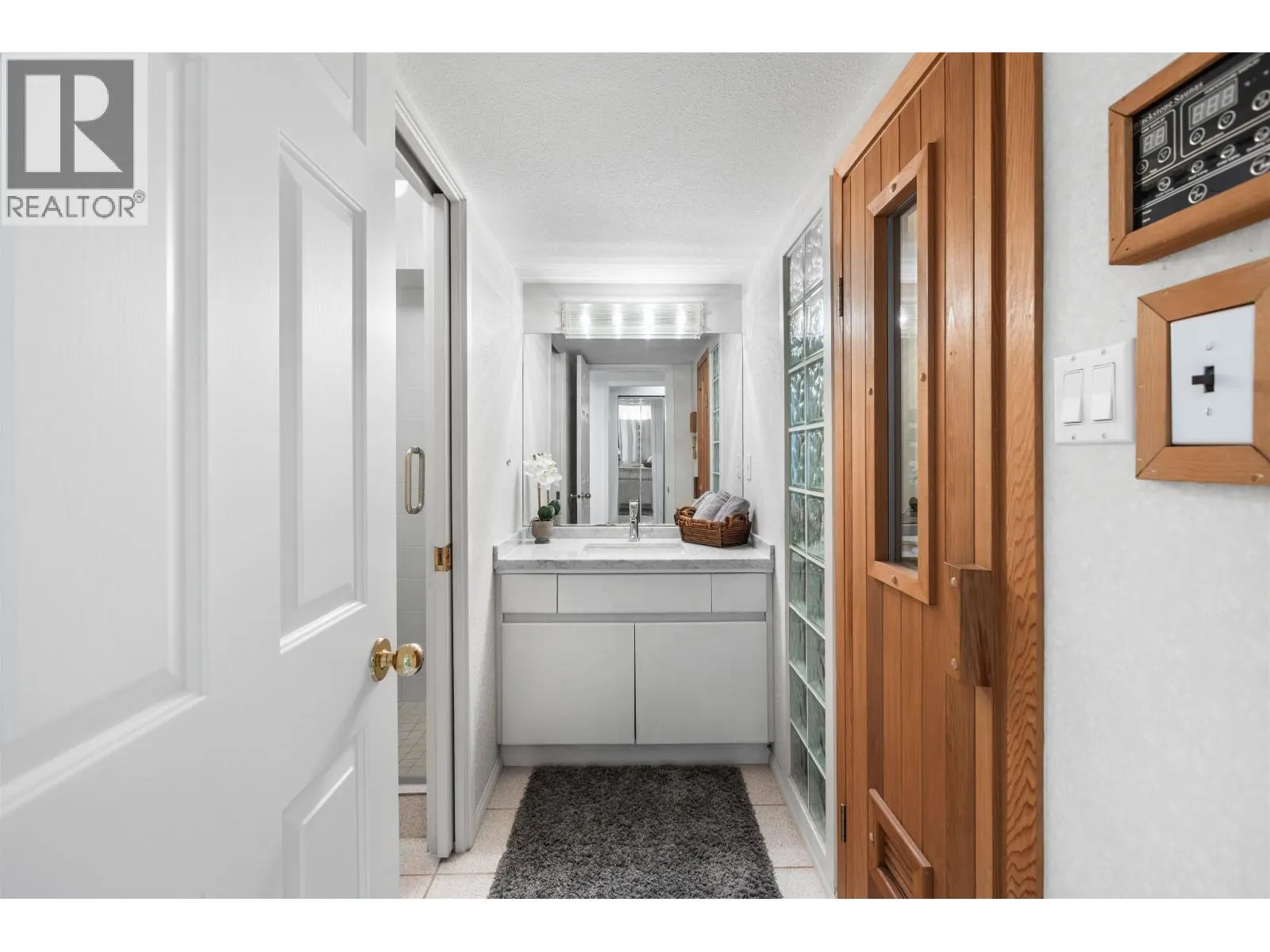 2318 OLIVER CRESCENT