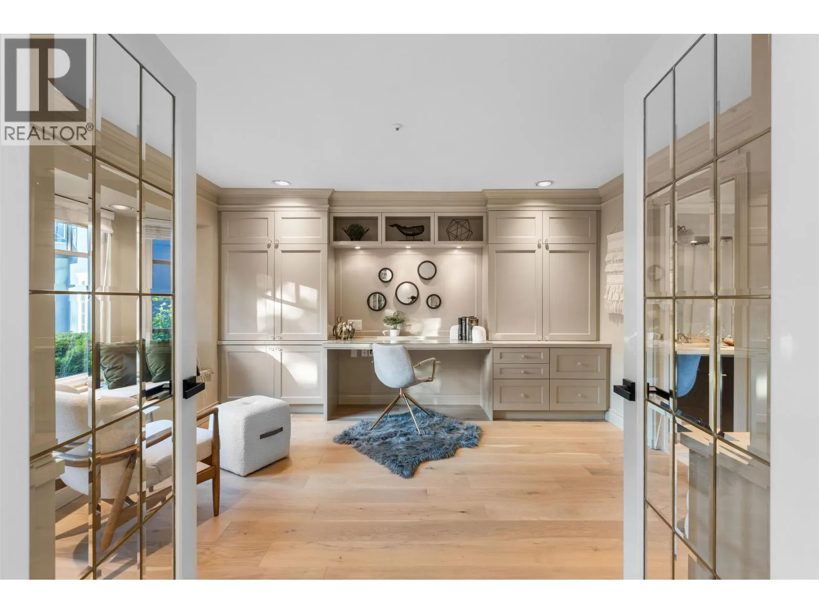 2318 OLIVER CRESCENT