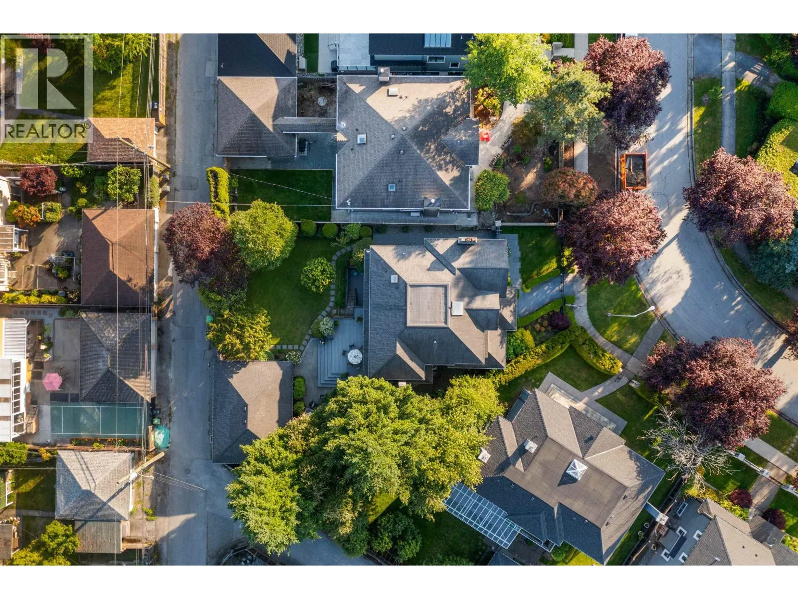 2318 OLIVER CRESCENT