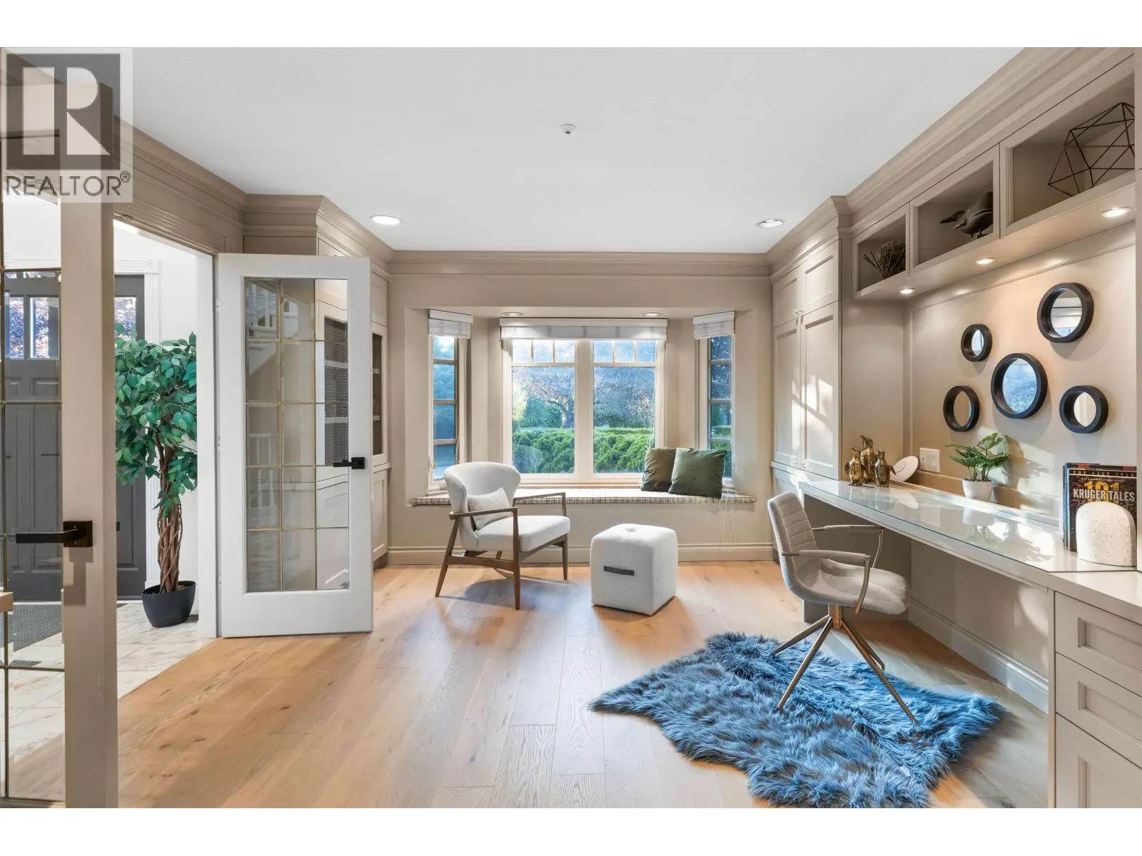 2318 OLIVER CRESCENT