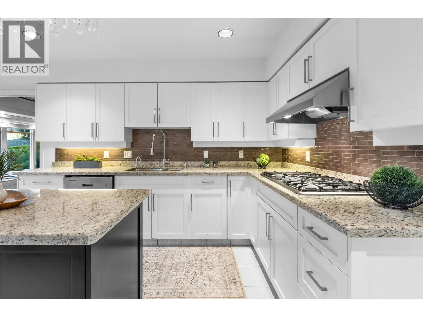 2318 OLIVER CRESCENT