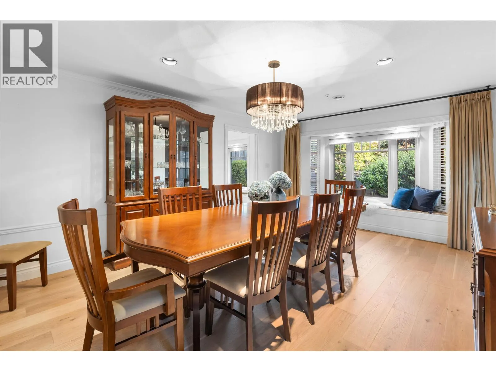 2318 OLIVER CRESCENT