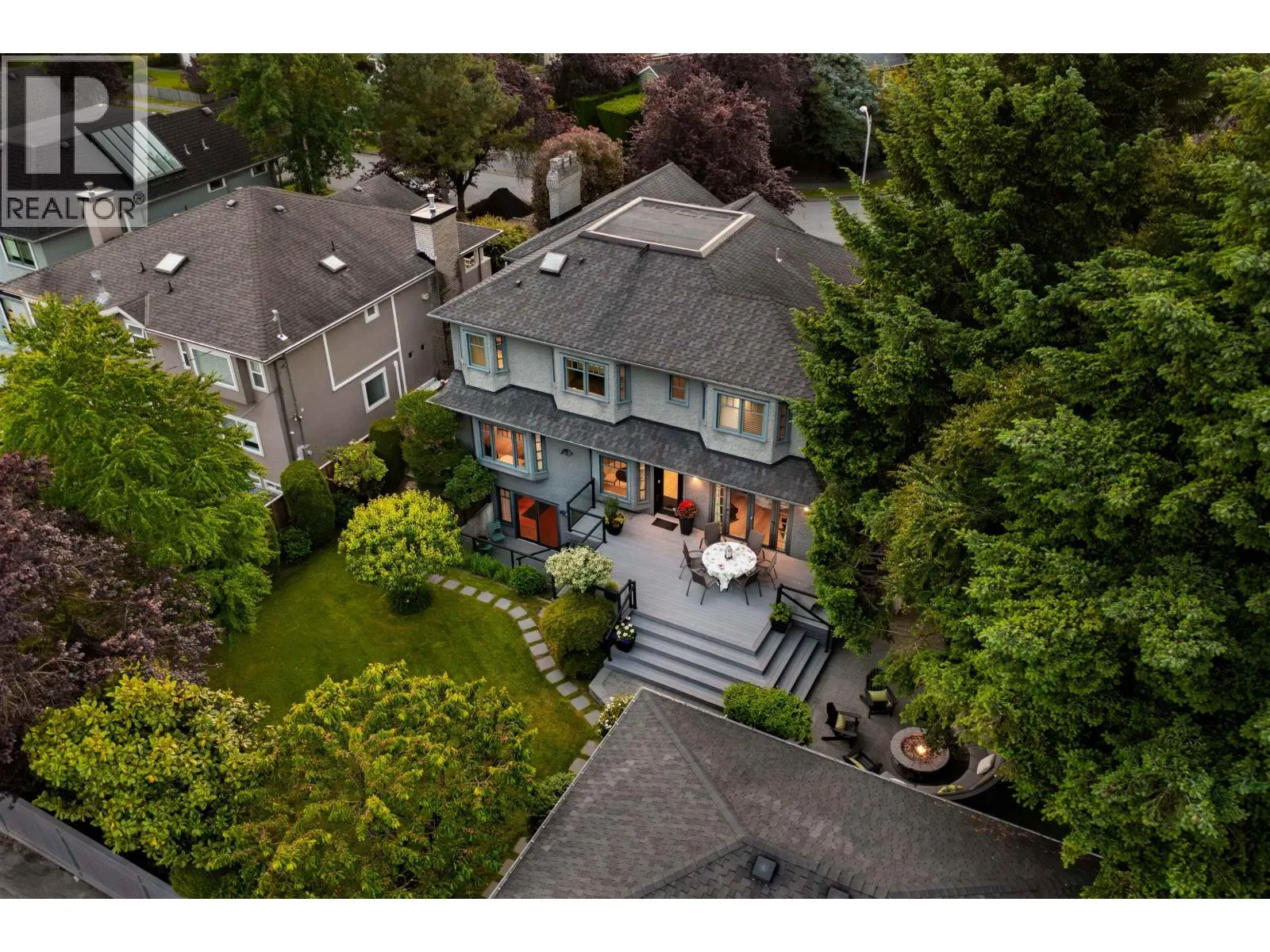 2318 OLIVER CRESCENT
