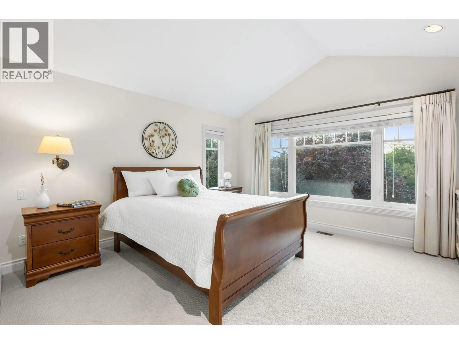 2318 OLIVER CRESCENT