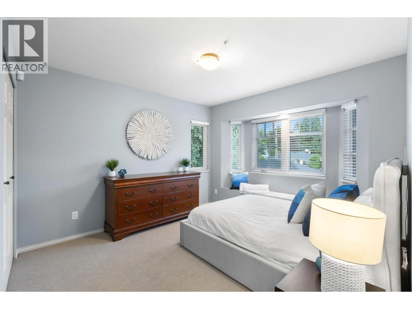 2318 OLIVER CRESCENT