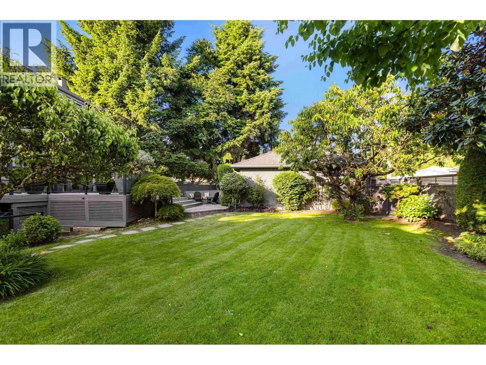 2318 OLIVER CRESCENT