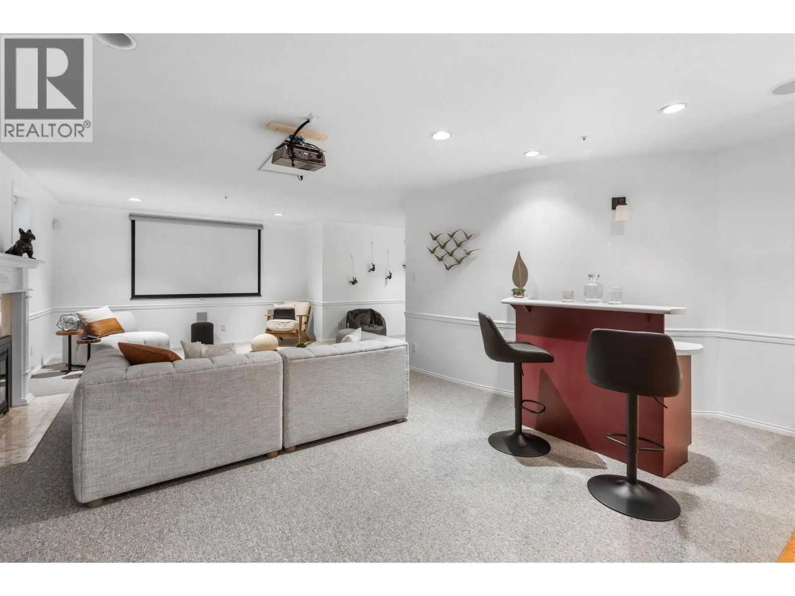 2318 OLIVER CRESCENT