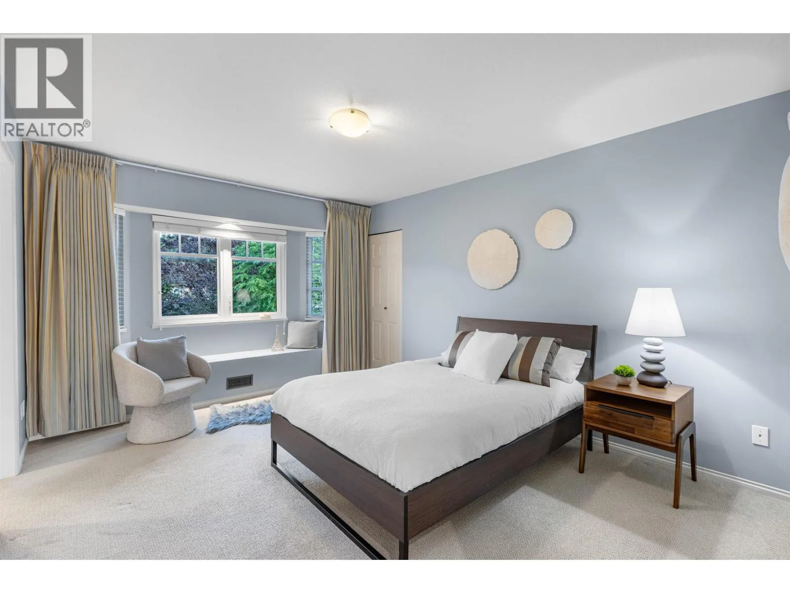 2318 OLIVER CRESCENT