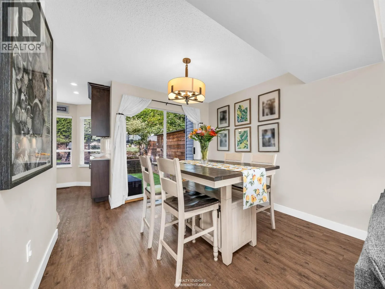 405 1176 FALCON DRIVE