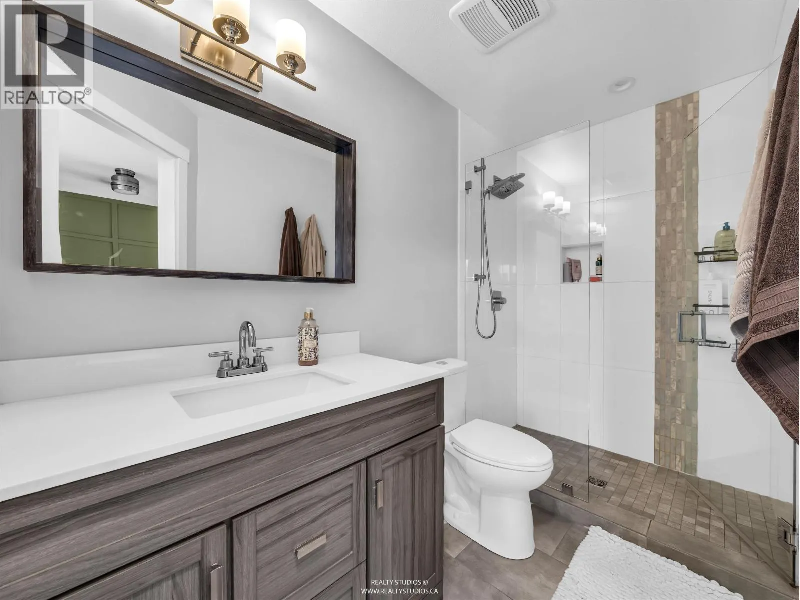 405 1176 FALCON DRIVE