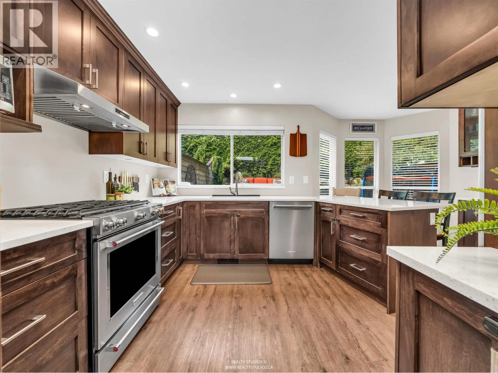 405 1176 FALCON DRIVE