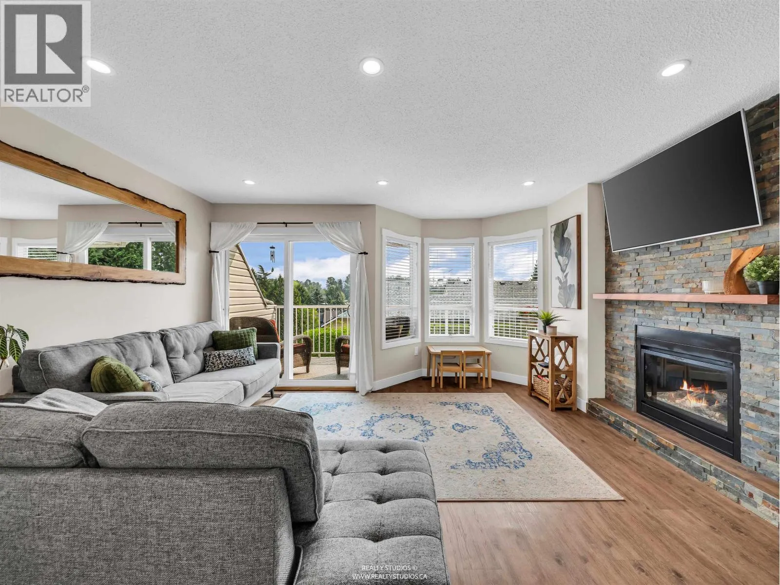 405 1176 FALCON DRIVE