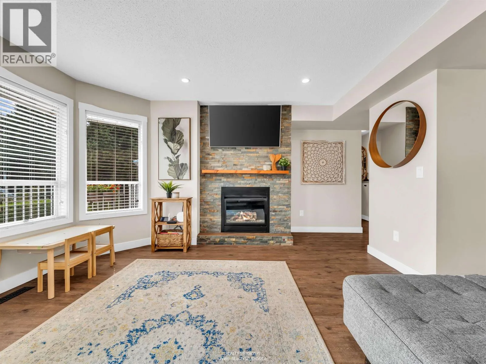 405 1176 FALCON DRIVE