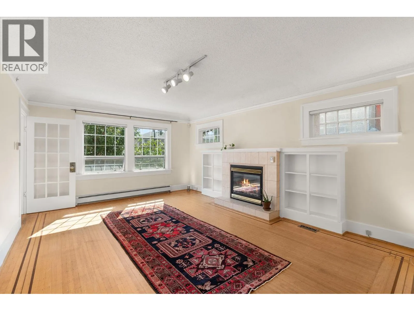 909 W 18TH AVENUE