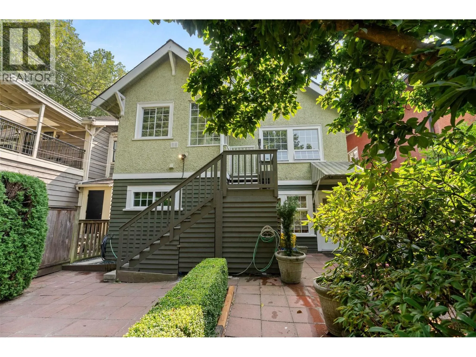 909 W 18TH AVENUE