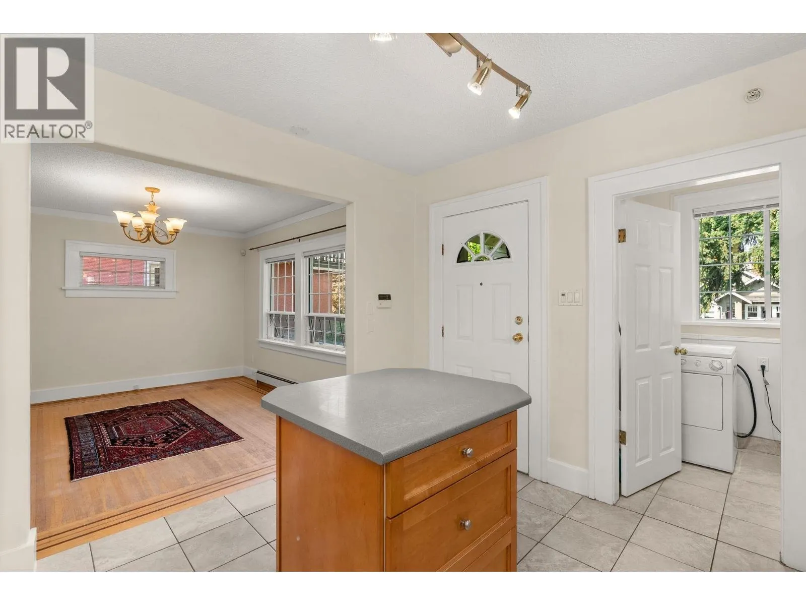 909 W 18TH AVENUE