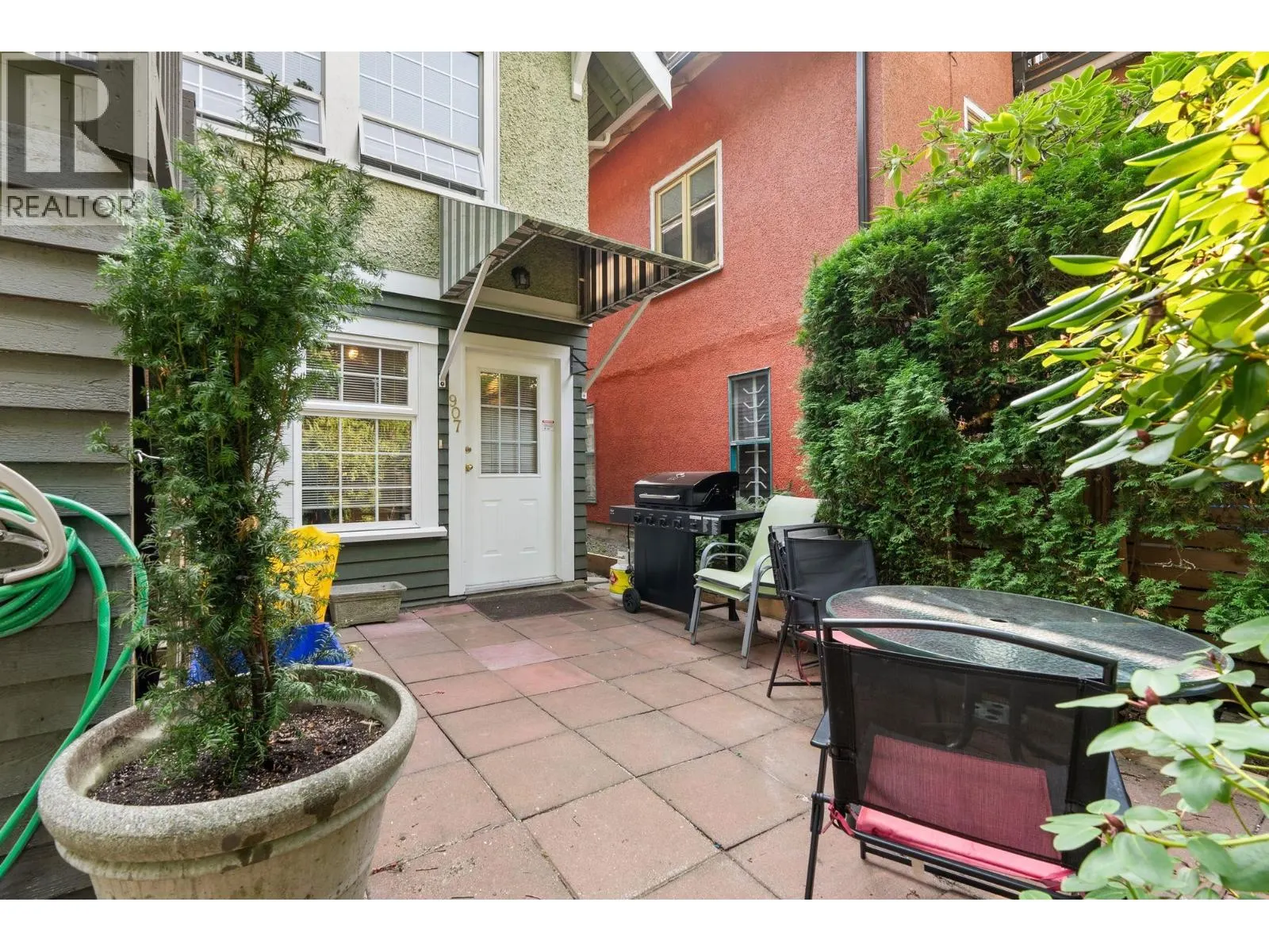 909 W 18TH AVENUE