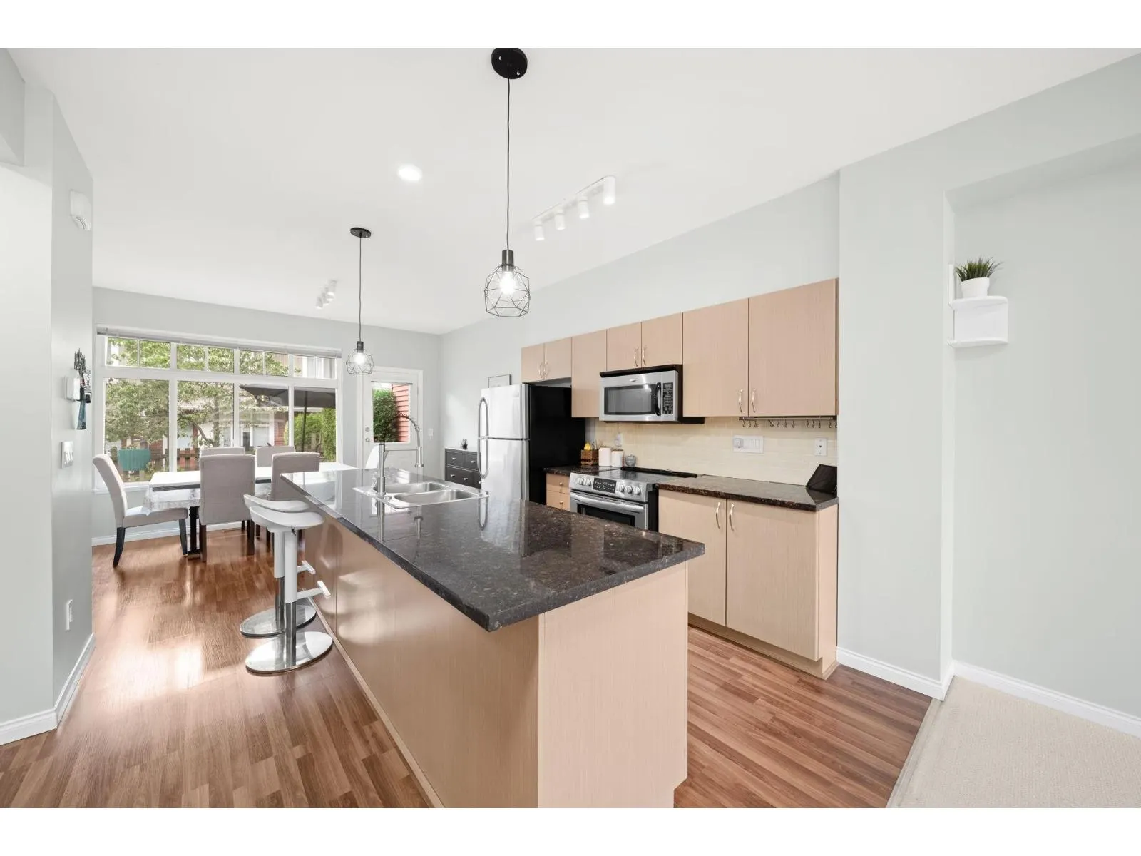 5 19455 65 AVENUE