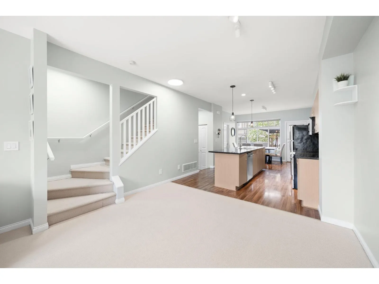 5 19455 65 AVENUE