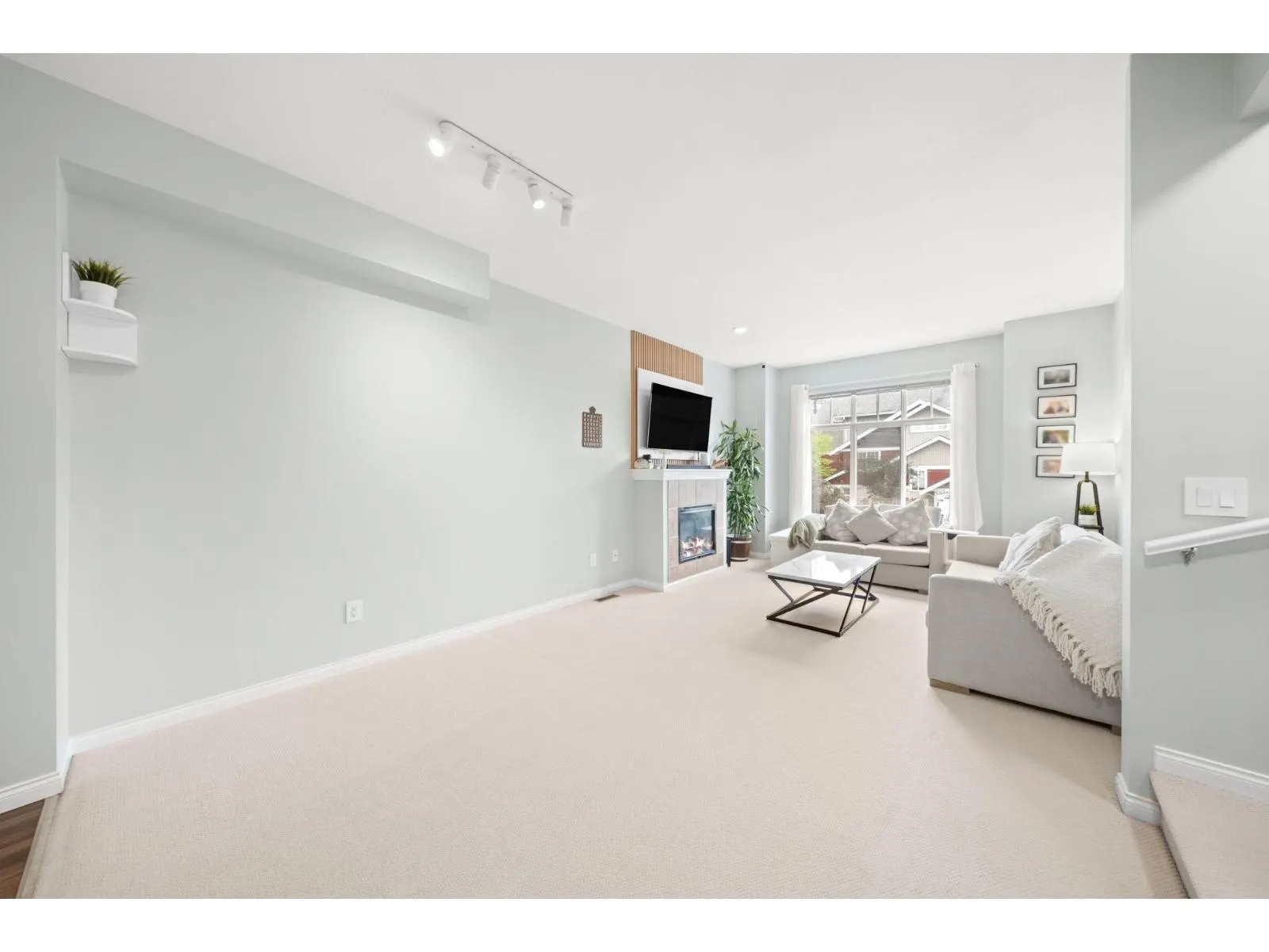 5 19455 65 AVENUE