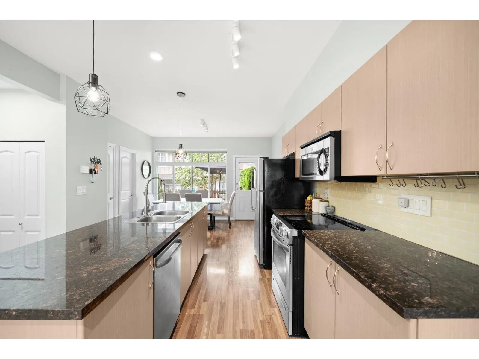 5 19455 65 AVENUE