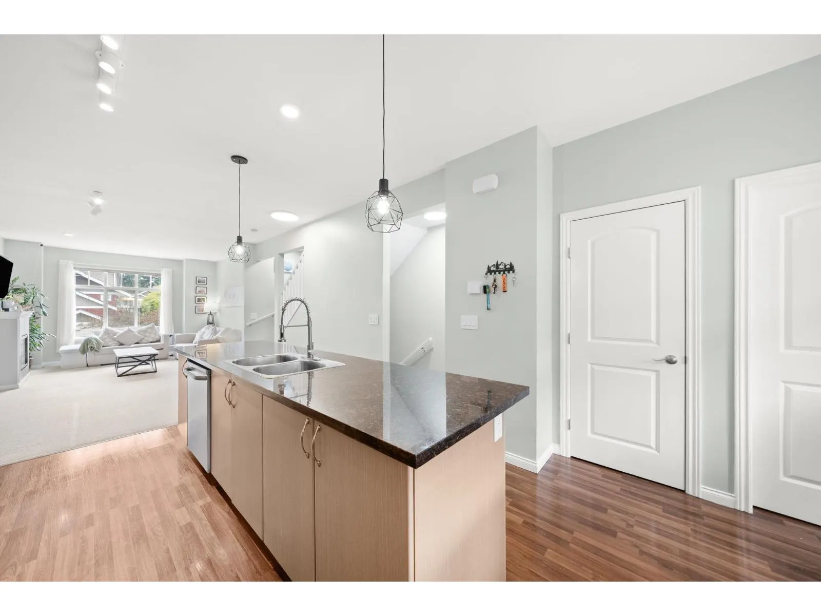 5 19455 65 AVENUE