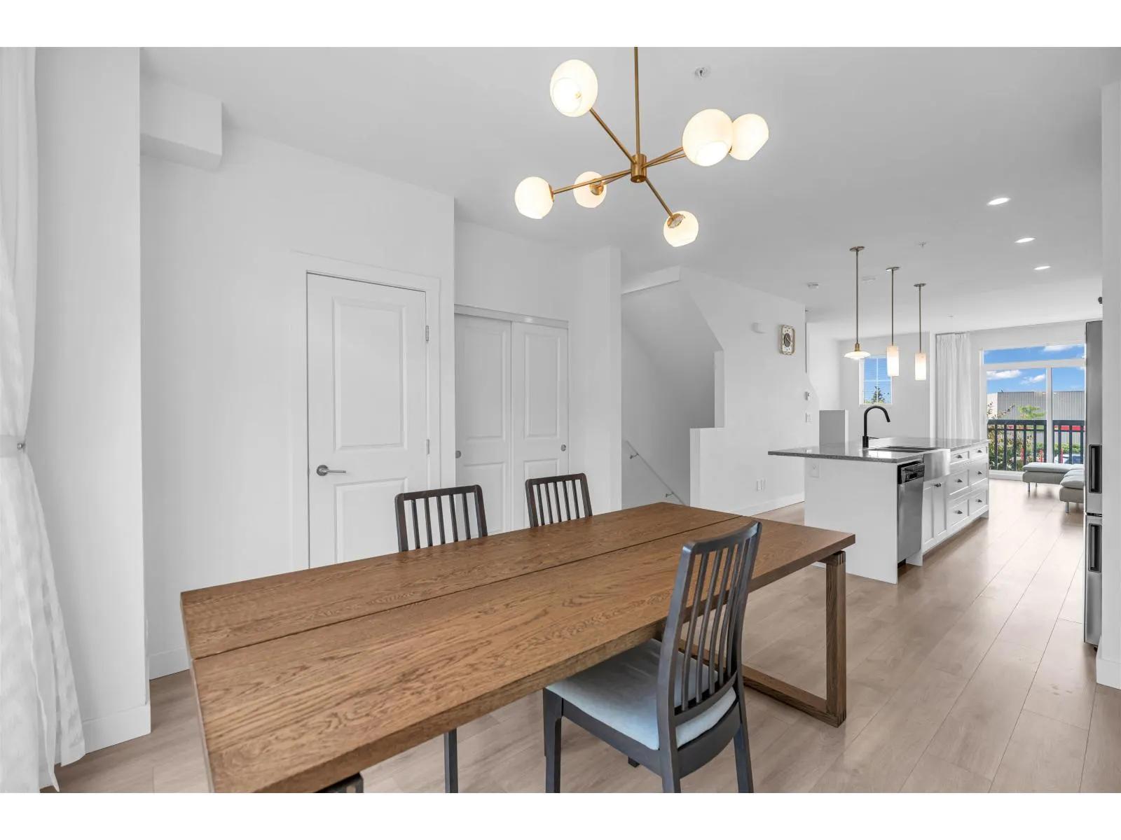 4 20487 65 AVENUE