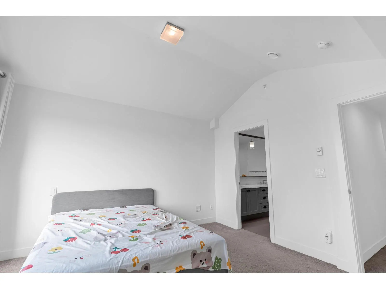 4 20487 65 AVENUE