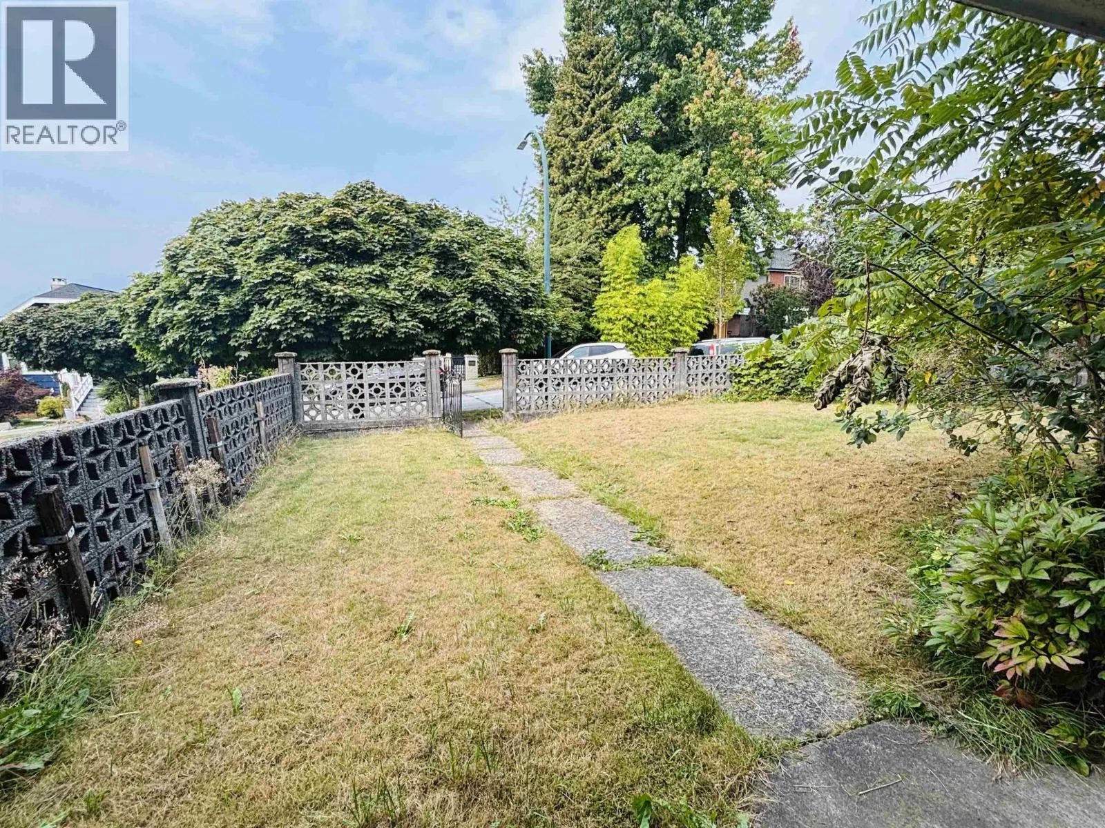 Garden-Level 3470 DUNDAS STREET