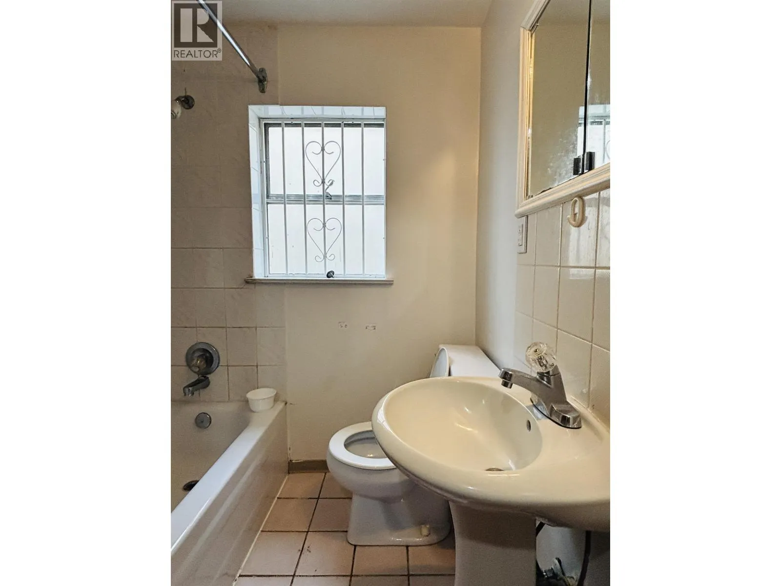 Garden-Level 3470 DUNDAS STREET
