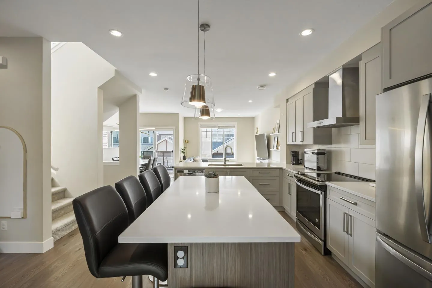 141 20498 82 AVENUE