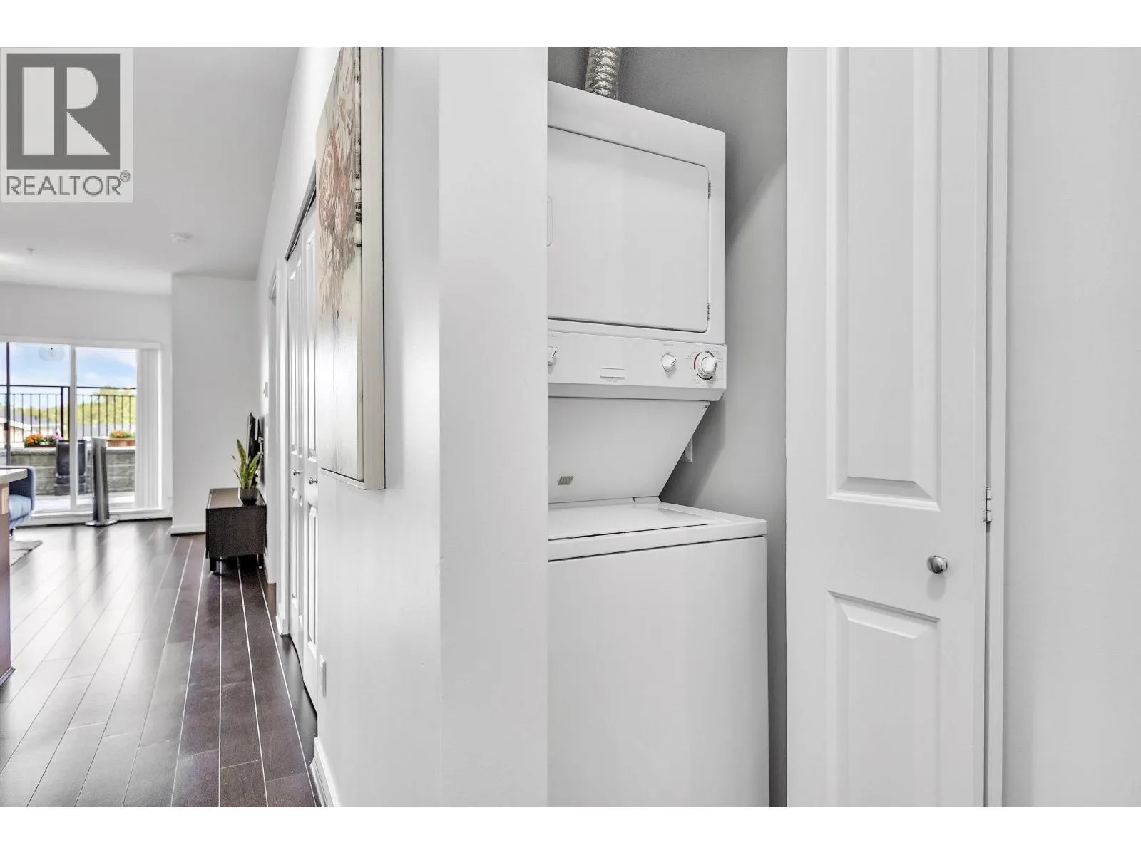 205 2239 KINGSWAY