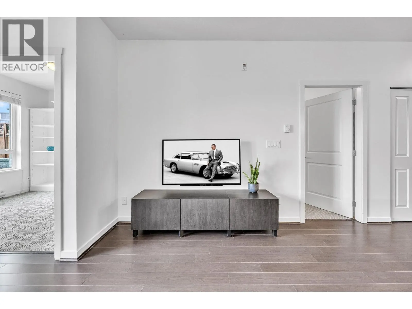 205 2239 KINGSWAY