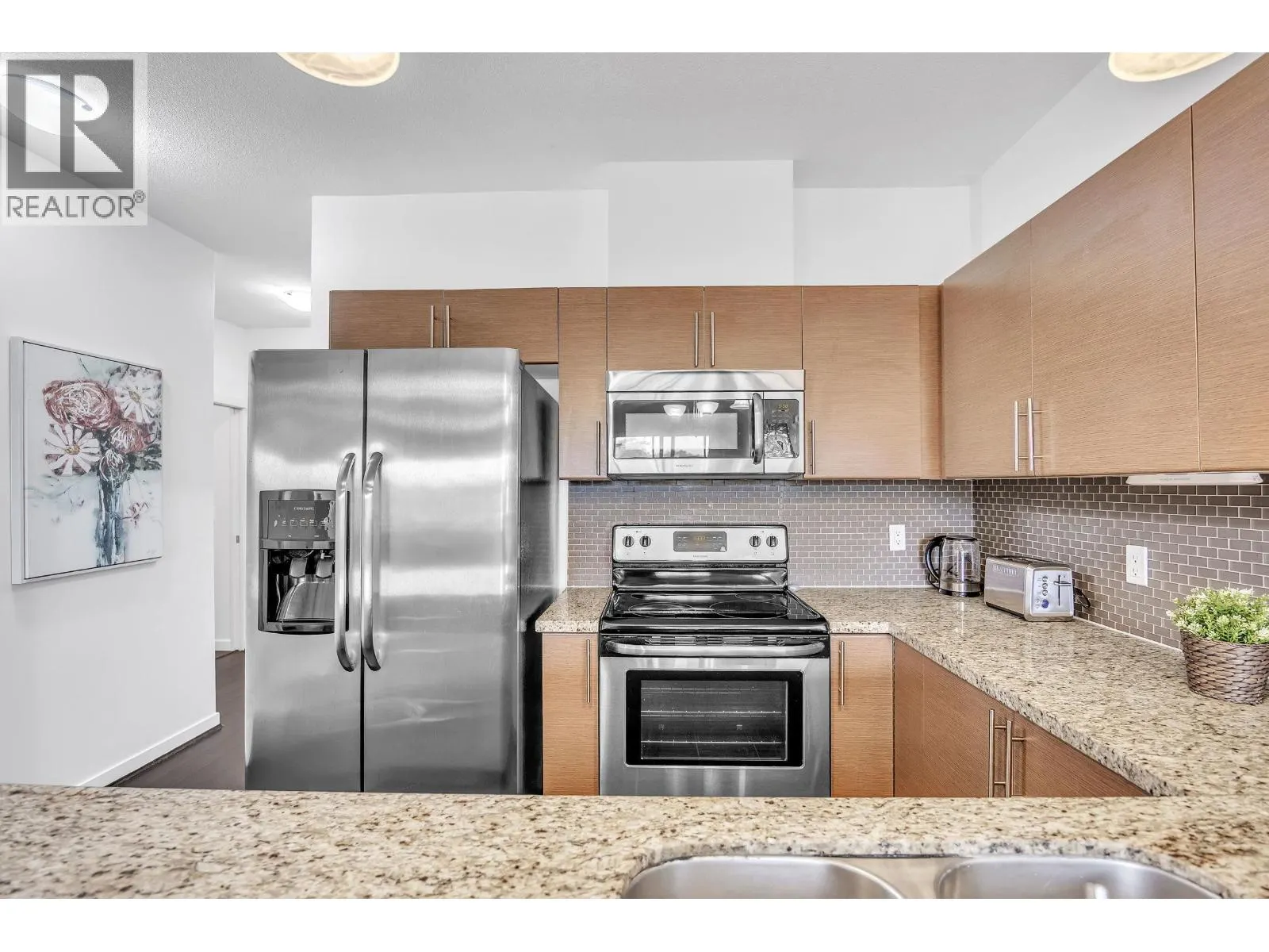 205 2239 KINGSWAY