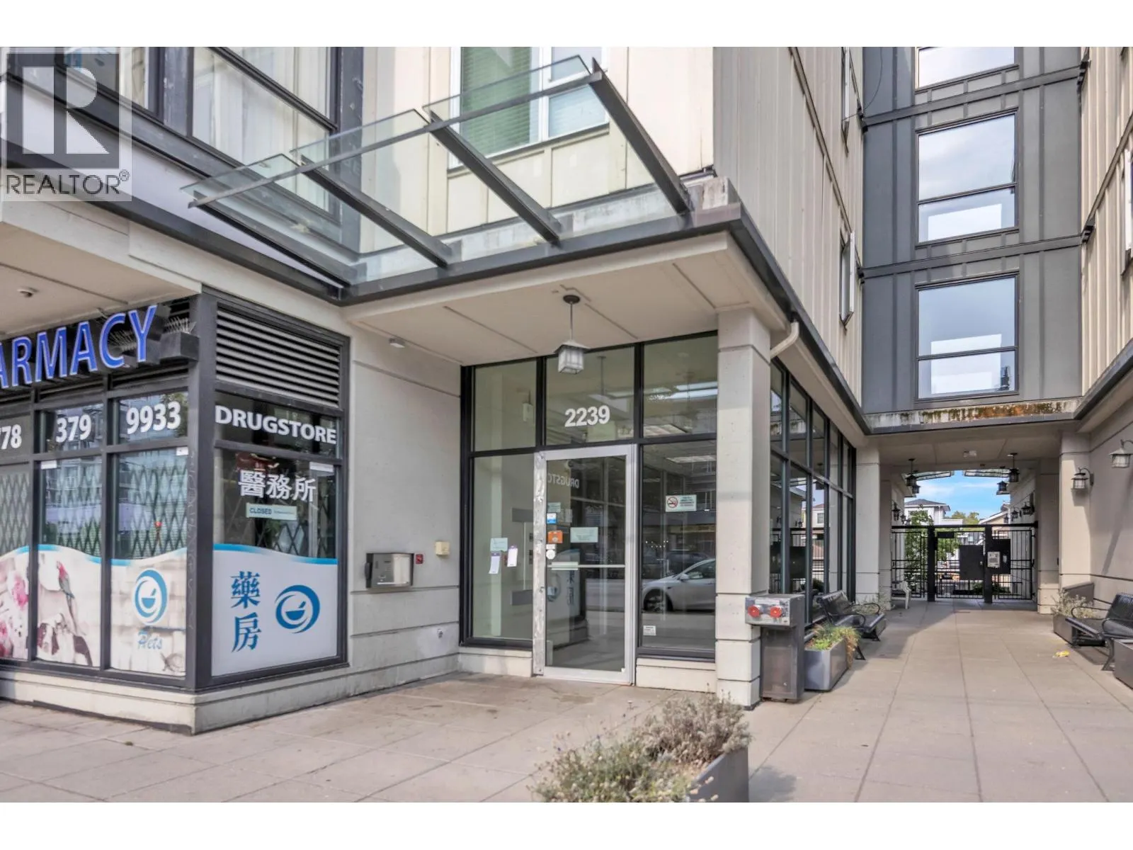 205 2239 KINGSWAY