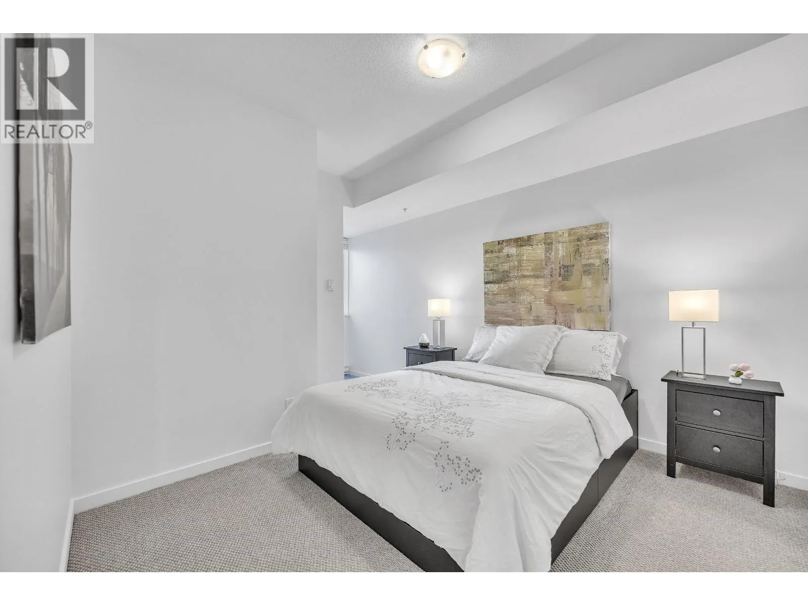205 2239 KINGSWAY