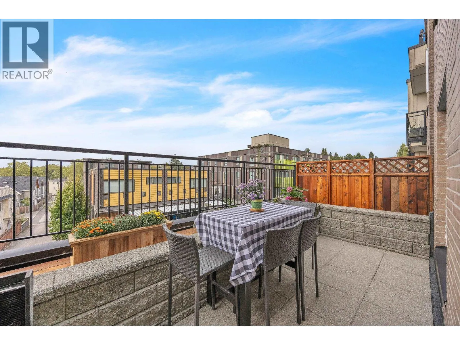 205 2239 KINGSWAY