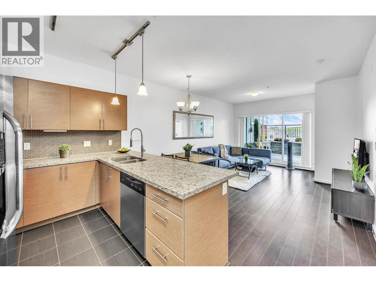 205 2239 KINGSWAY