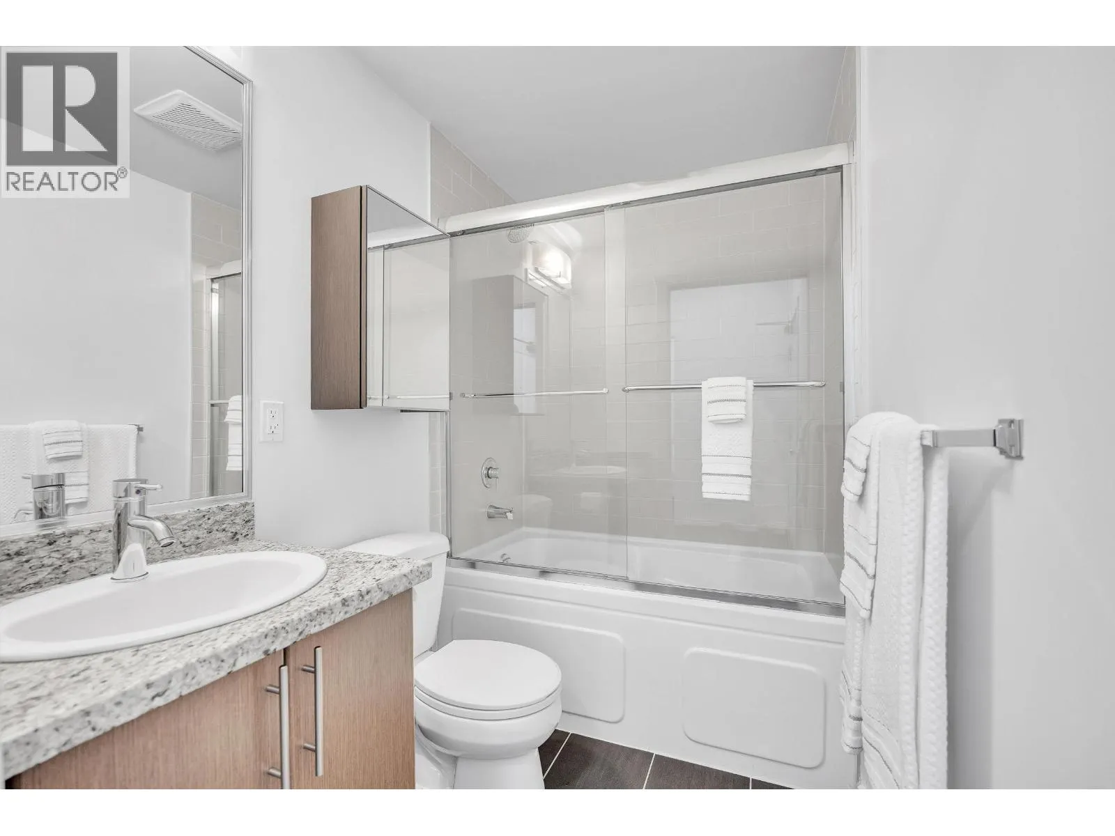 205 2239 KINGSWAY